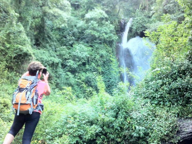 taking_photo_waterfall
